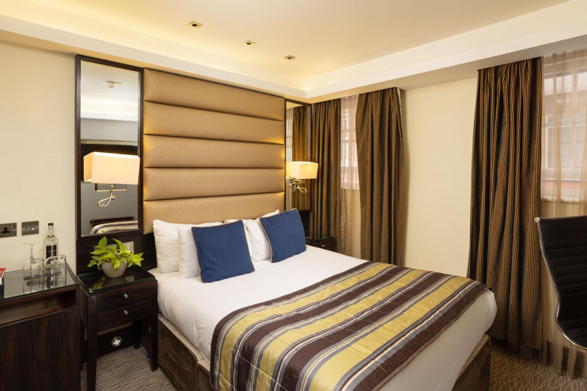 Park Grand Mayfair London Eksteriør billede A bedroom at the hotel
