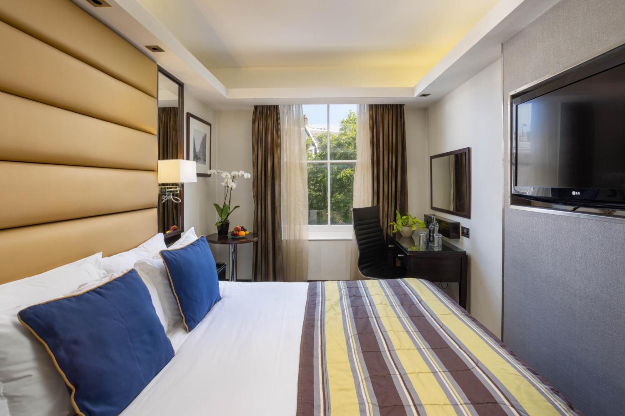 Park Grand Mayfair London Eksteriør billede A bedroom at the hotel