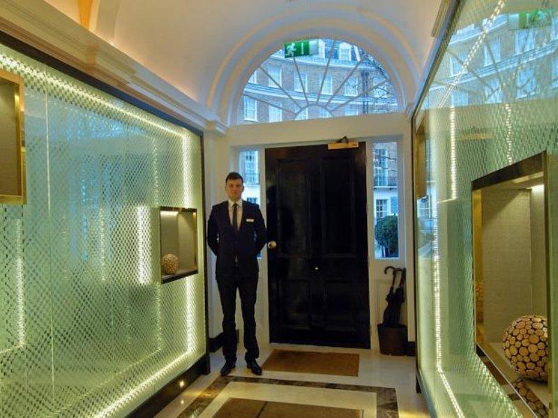 Park Grand Mayfair London Eksteriør billede The entrance to the hotel