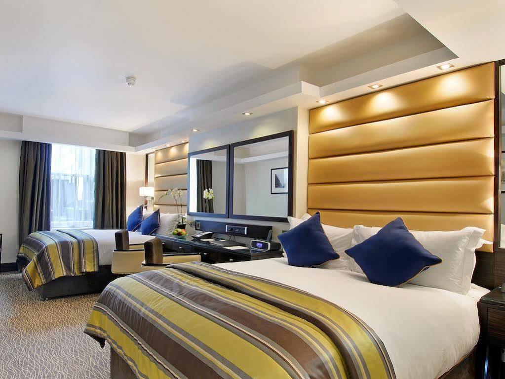 Park Grand Mayfair London Eksteriør billede A bedroom at the Hilton London Paddington