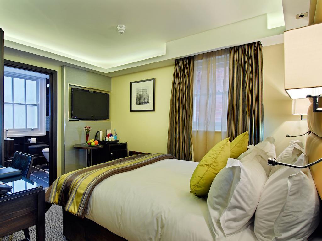 Park Grand Mayfair London Eksteriør billede A bedroom at the hotel