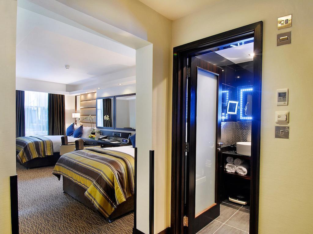 Park Grand Mayfair London Eksteriør billede A room at the Hilton London West End