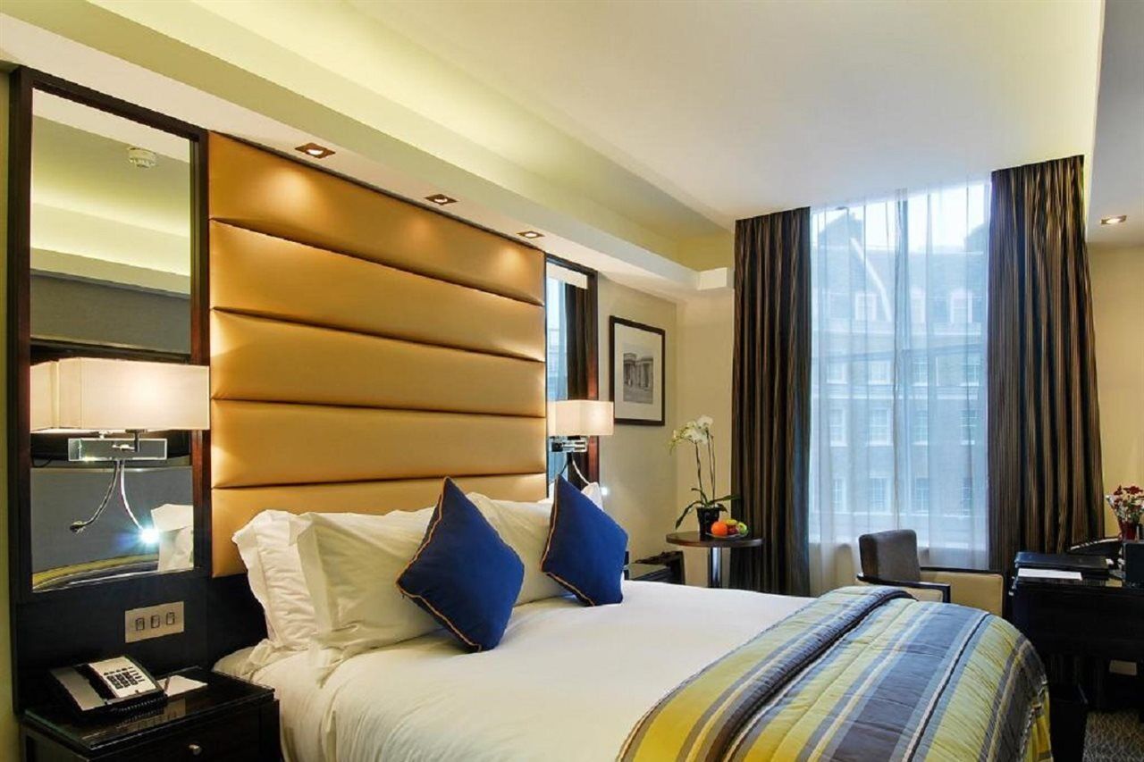 Park Grand Mayfair London Eksteriør billede A bedroom at the hotel